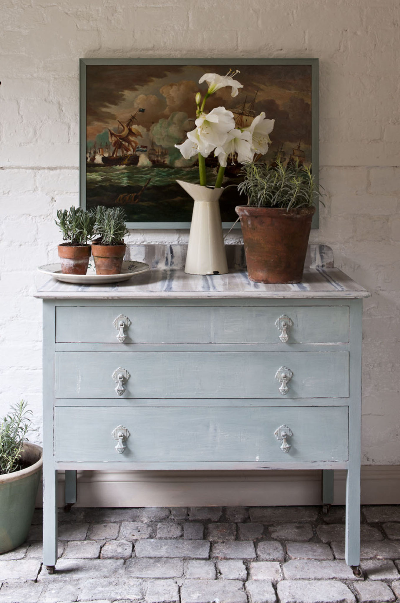 The New Chalk Paints For Creating Distressed Furniture The Interiors 