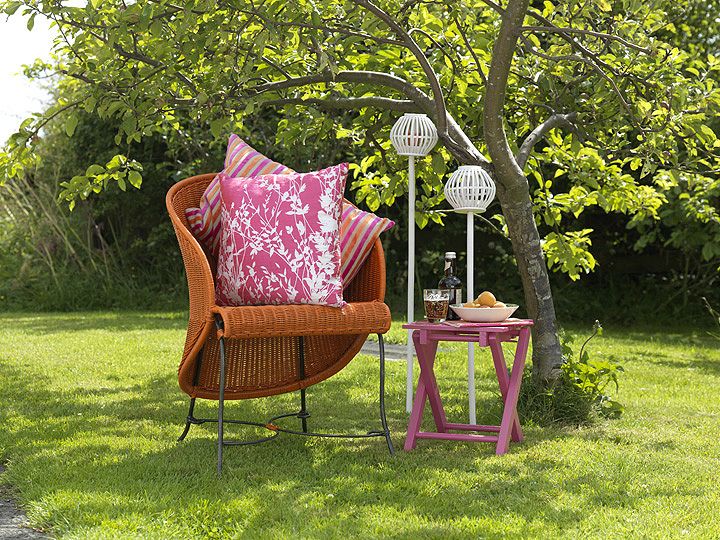 Real Orange and Candy Pink outdoor setting