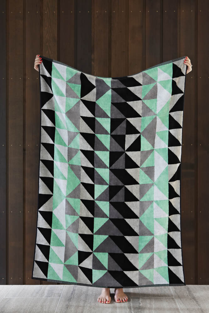 Geometric discount bath towels