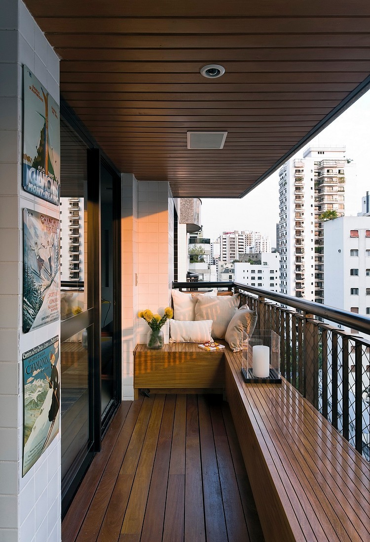 dazzling-contemporary-loft-finds-the-perfect-balance-between-cool-and-elegant-apartment-balcony-design