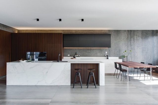 kitchen-minosa-design-xxl-concrete-tile-oversized-walnut-layered-diferent-award-wining-design-2015-corian-blum-led-black-ikea-stool-recessed-handle_02 (1)
