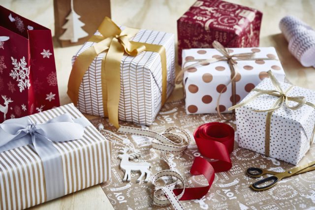 20151022-TW-VandorosXmasWrapping-Landscape-DB+SC copy