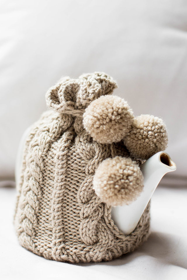 KR KITCHEN COLLECTION - KR HAND KNITTED TEA COSY