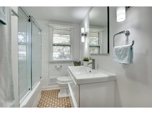 cherie-barber-bathroom-lighting-2-1