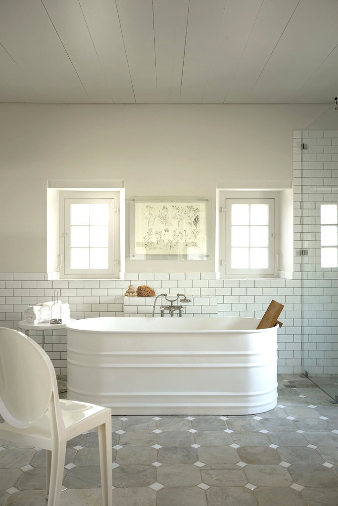 Bathroom on a budget: Stock tank bathtubs