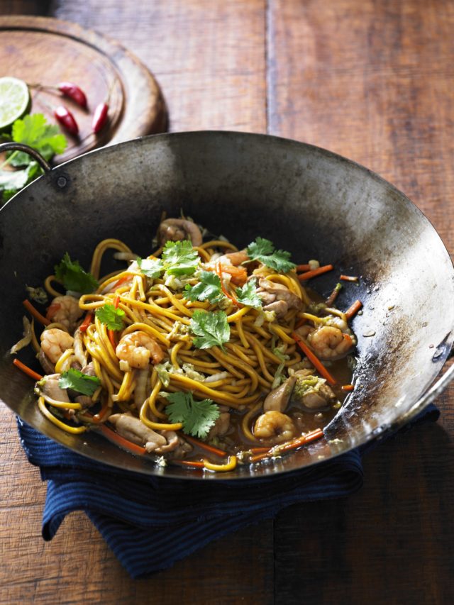 Foodie Friday: Adam Liaw's chicken and prawn Hailam noodles - The ...