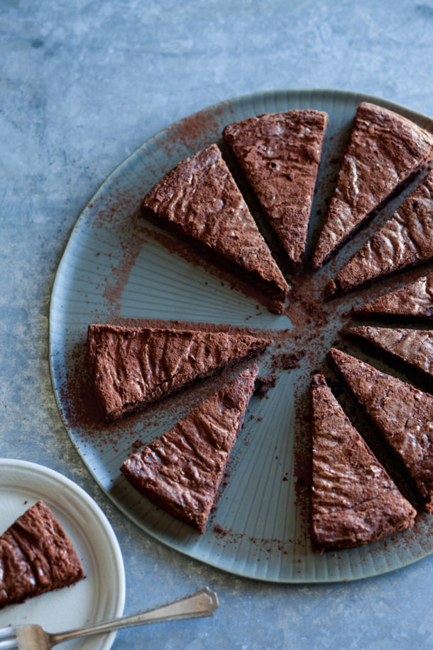 Foodie Friday: Chocolate brownie cake - The Interiors Addict