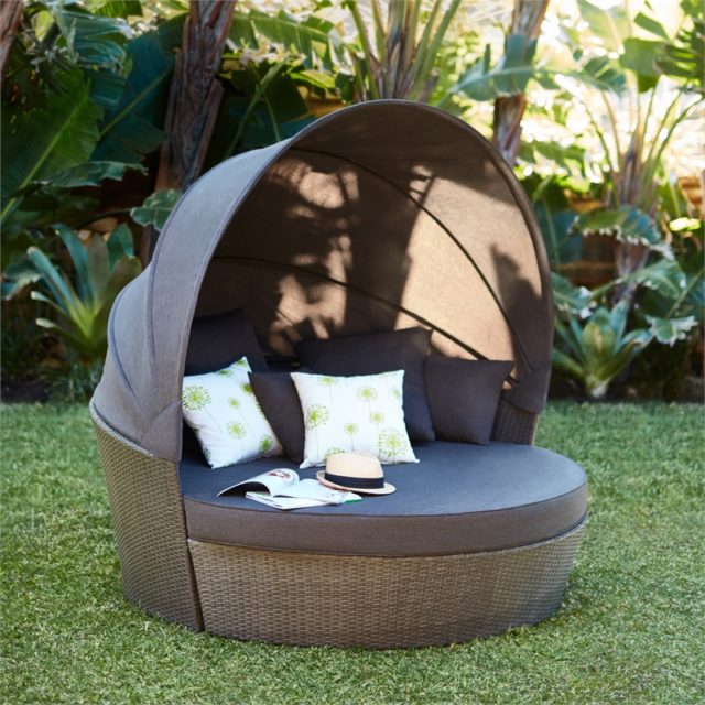 outdoor love chair