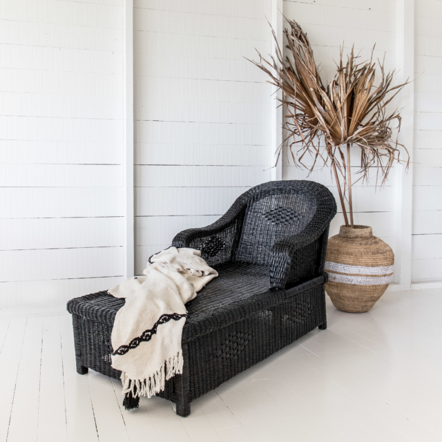 Malawi classic lounger in black