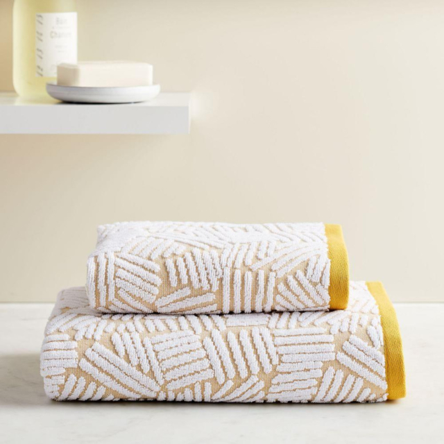 Organic Dashed Lines Sculpted towels