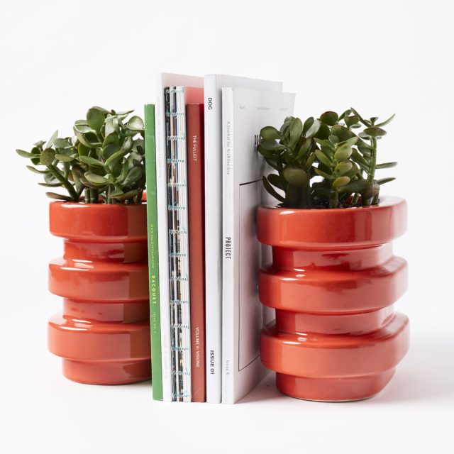 Layered bookend planters