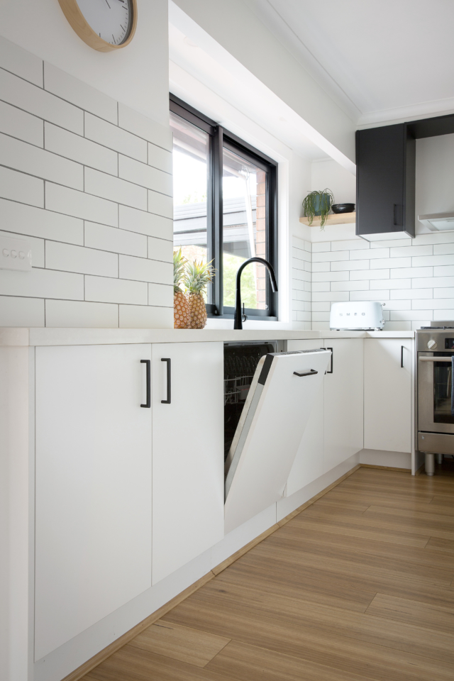 AFTER In the new design, the dishwasher has been integrated into the cabinetry, hiding it away neatly under the sink.