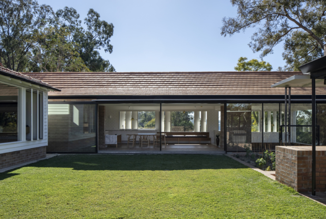 Brisbane Riverbank House. Photo by Simon Devitt