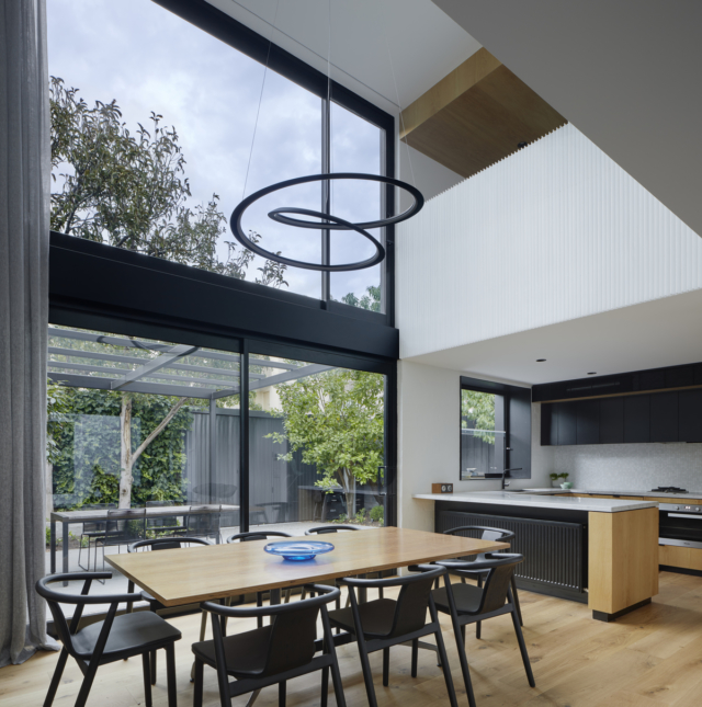 An Ariho Miyake ‘Kepler’ pendant lamp hangs above the dining table