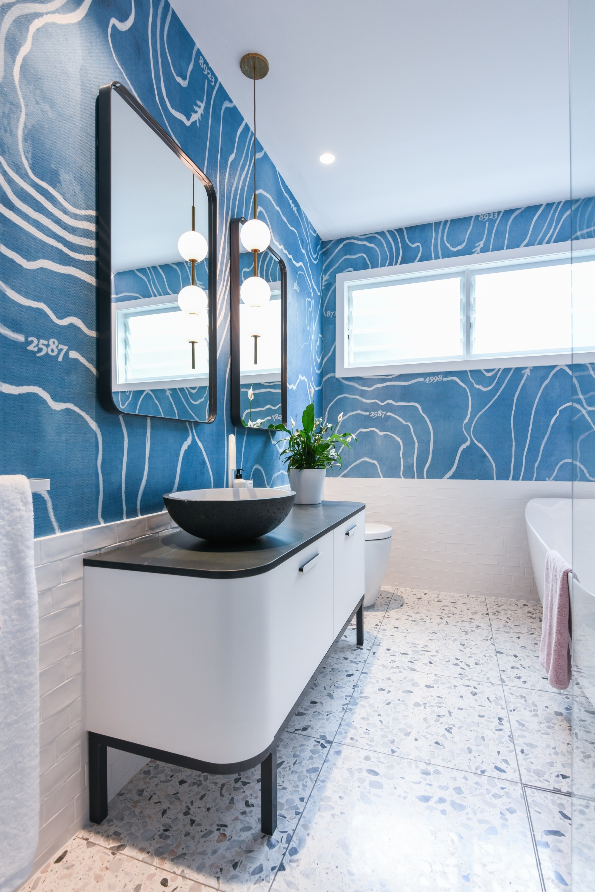 Waterproof wallpaper the star in interior designer's bold bathroom ... - MD Ogilvy Bathroom 5 1