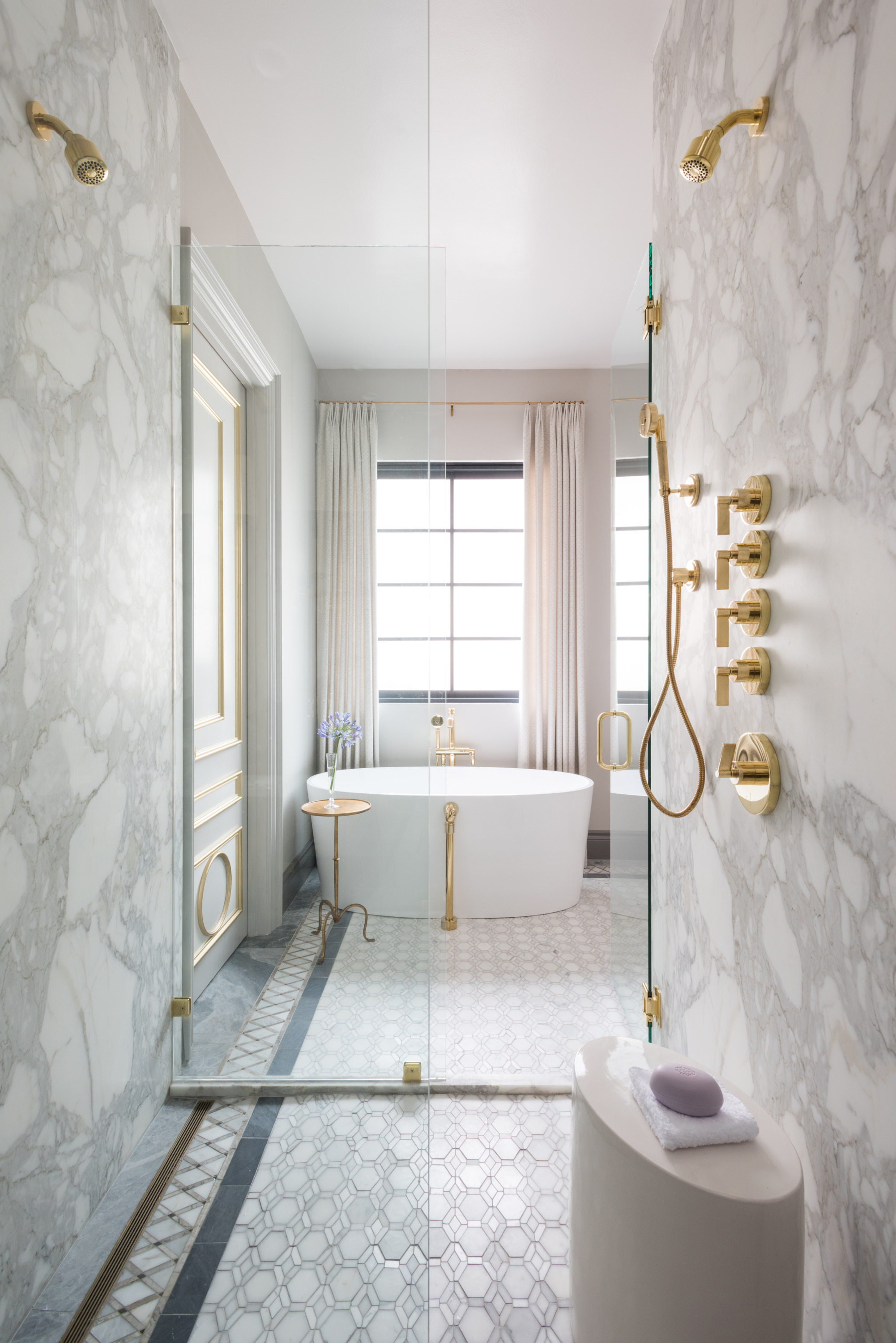 Gold bathroom accents: there's many ways to use them! - The Interiors