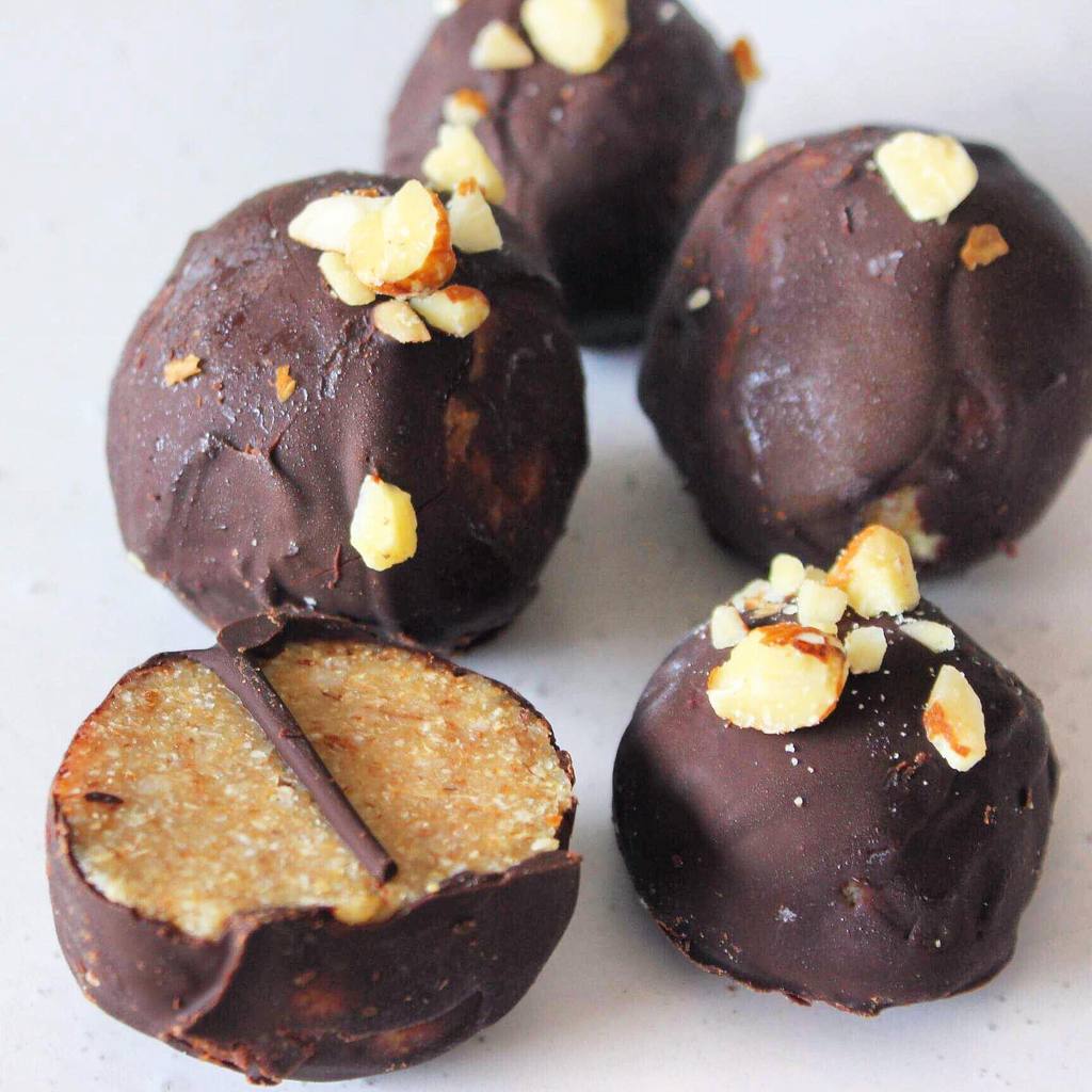 Cashew Caramel Protein Balls