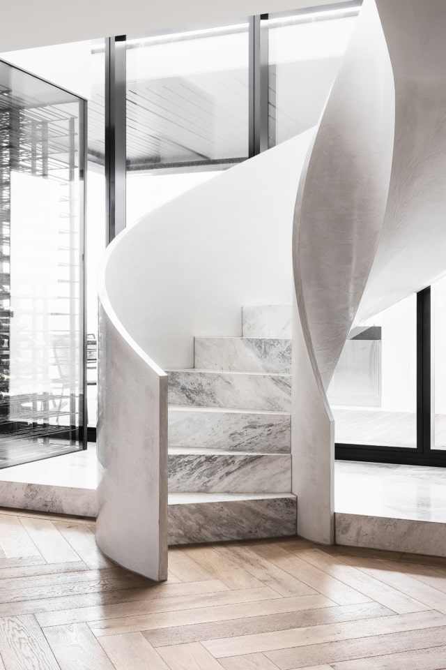 Curved staircase