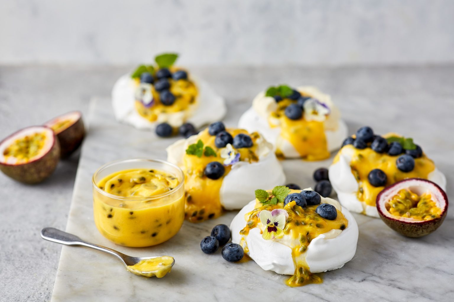 Passionfruit pavlova