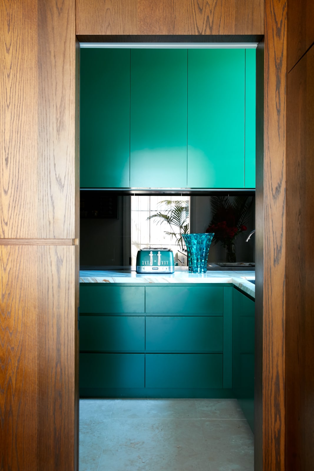 Green makes statement in Art Deco meets Miami kitchen - The Interiors