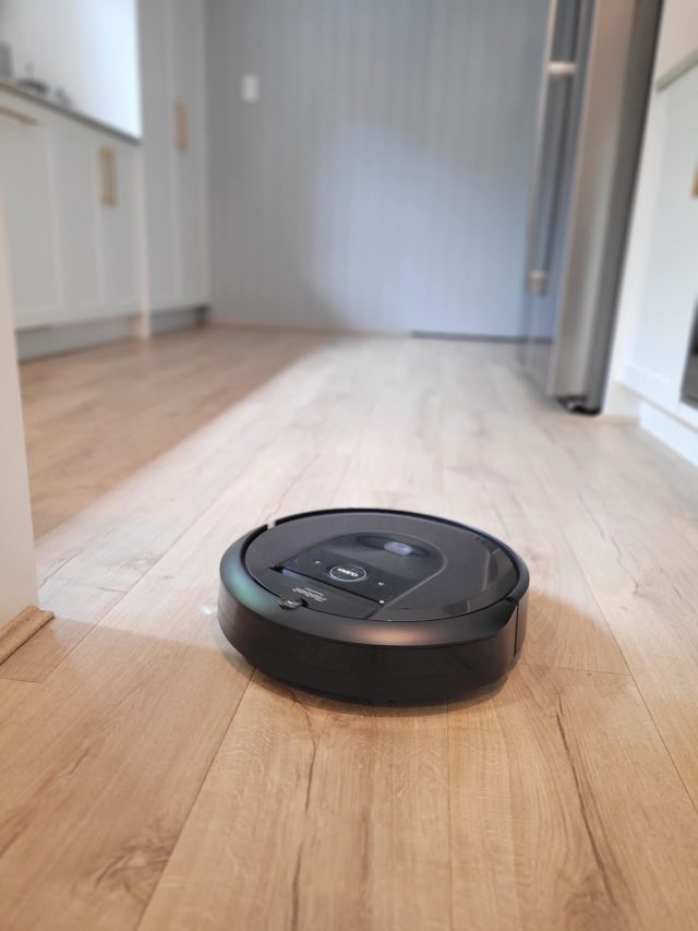 Best roomba best sale for vinyl floors