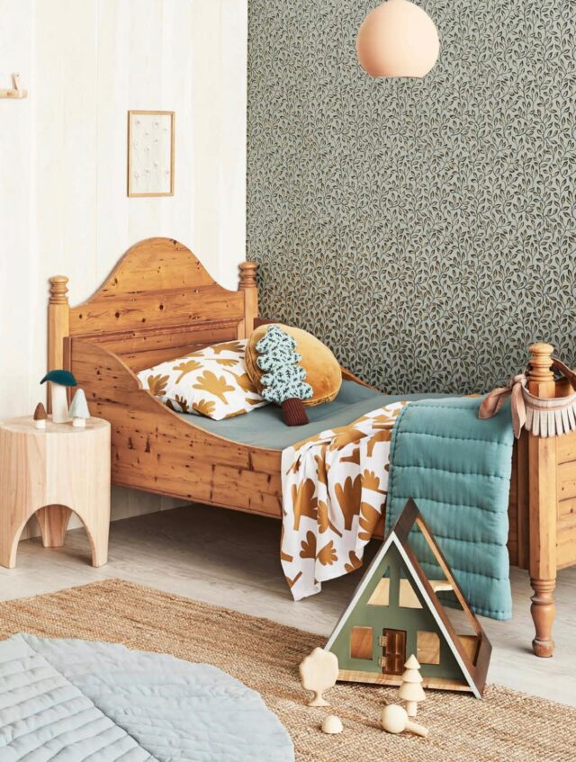 Little French bed