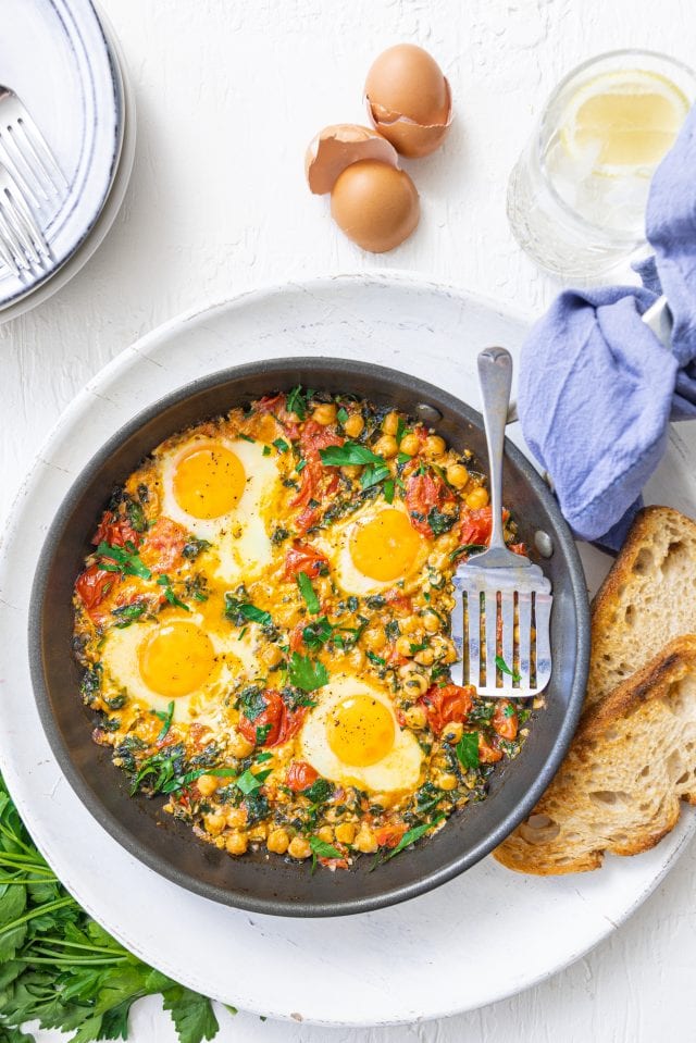 Foodie Friday: Eggs with chickpeas, spinach and tomato