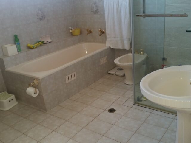 BATHROOM BEFORE