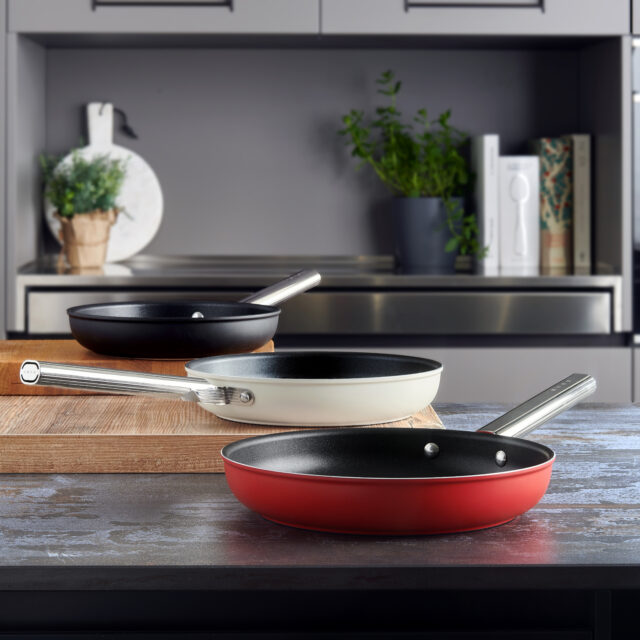 Smeg cookware