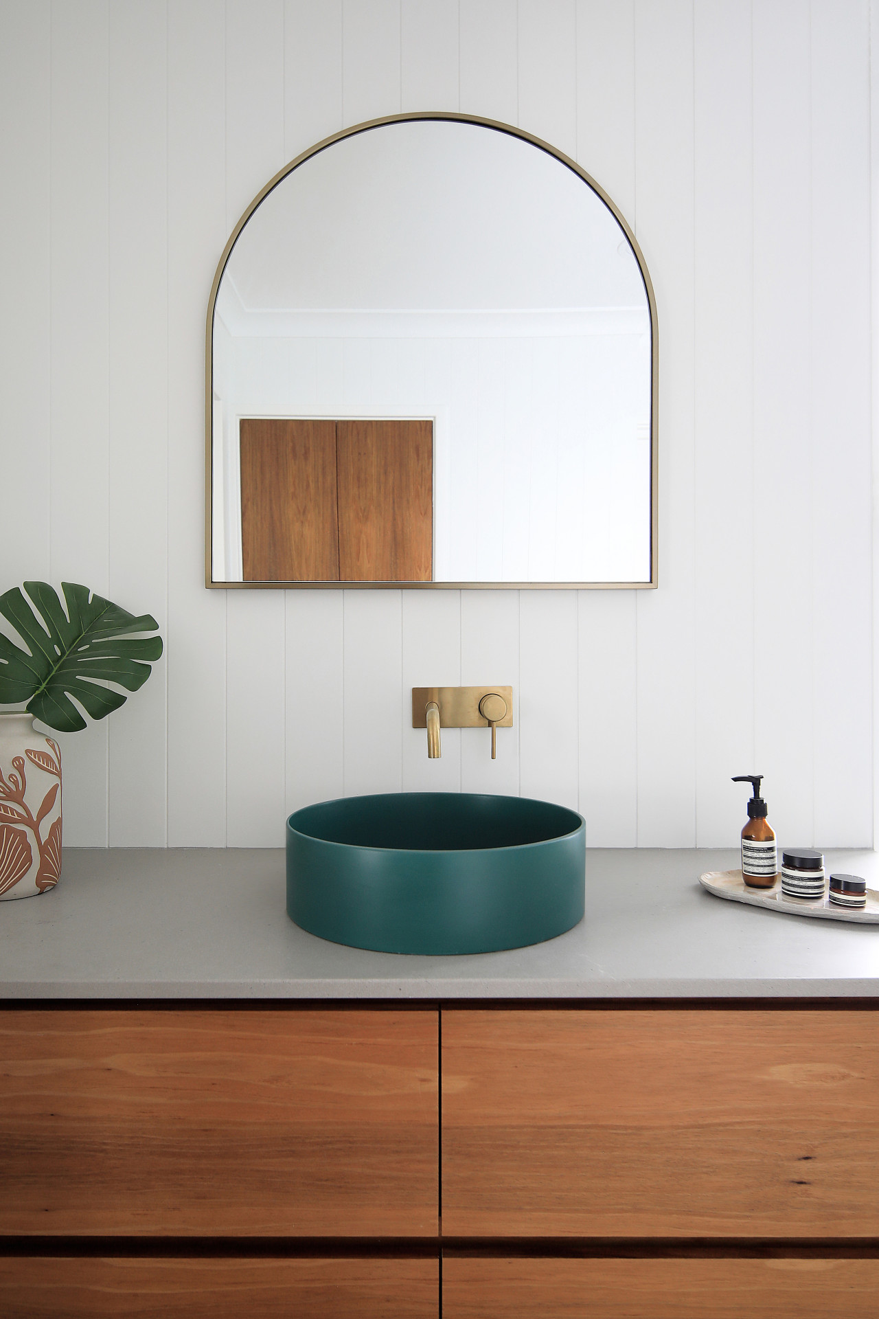 Australian bathroom trends Coloured baths, basins & more! The