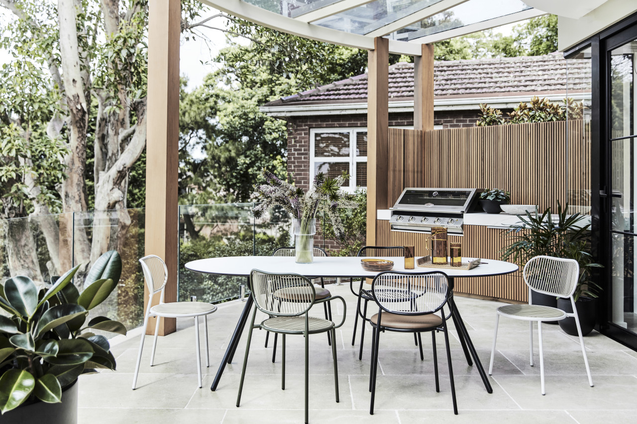 Alfresco Desk Setting In Industrial Luxe Penthouse: Stunning Pictures ...