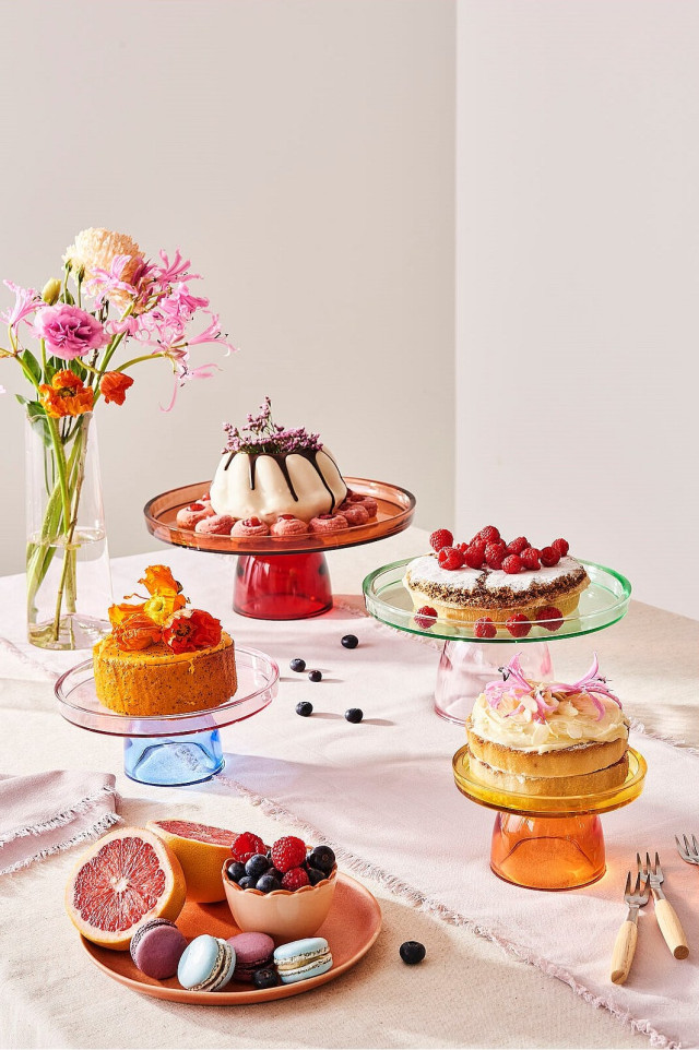 Gateaux cake stands