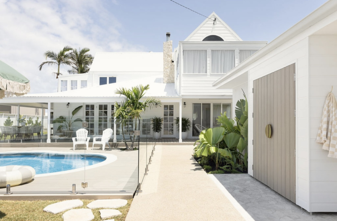 Pool makeover results in resort-like feel for QLD home - The Interiors ...