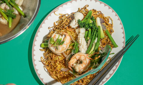 Crispy egg noodles with seafood p. 116